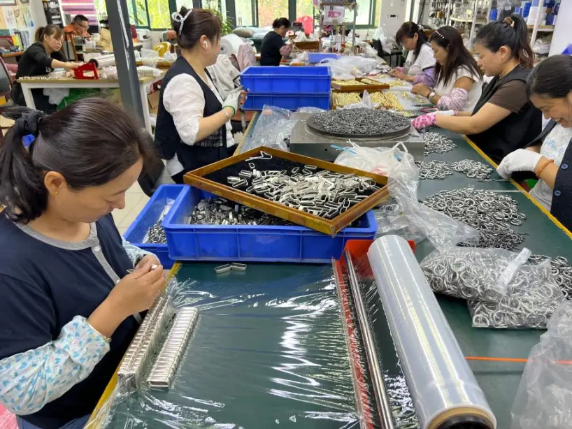Kunyu Jewelry、カスタムキューバチェーンとブレスレットセット 12,000 個の北米への出荷を完了